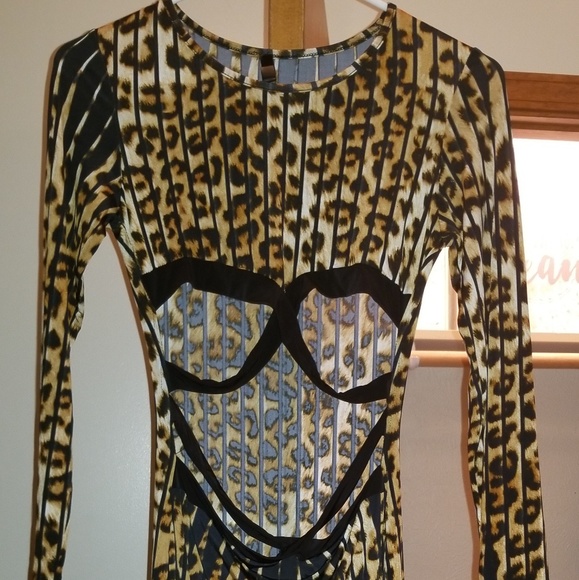 Front cut out dress - Picture 1 of 3